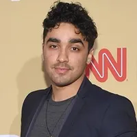 영화배우인 E.J. 보닐라의 대표 이미지