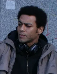 배우인 오보노 칸델라의 대표 이미지