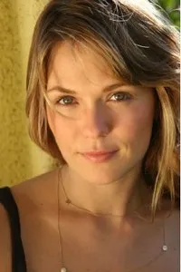 영화배우인 케이티 아셀튼의 대표 이미지