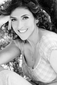 배우인 까리나 기디의 대표 이미지