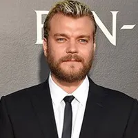 영화배우인 요한 필리프 아스베크의 대표 이미지