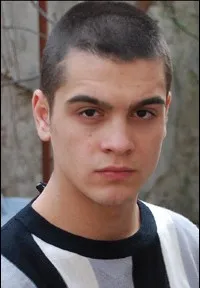 배우인 조지 피스테레아누의 대표 이미지