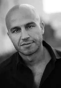 영화배우인 다르 살림의 대표 이미지