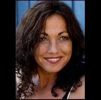 배우인 에울라리아 라몬의 대표 이미지