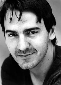 영화배우인 이웬 레슬리의 대표 이미지