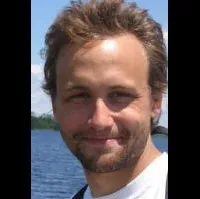 감독, 각본, 촬영, 배우인 에밀 프룰-클루티의 대표 이미지