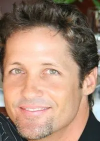 스턴트맨, 배우, 각본인 션 그라햄의 대표 이미지