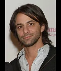 배우인 루카스 페라로의 대표 이미지