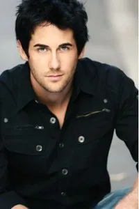 배우인 니올 매터의 대표 이미지