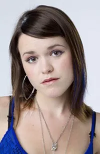 배우인 마르테 버나드의 대표 이미지