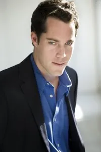 배우인 제프리 위그도르의 대표 이미지