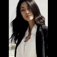 배우인 사라의 대표 이미지