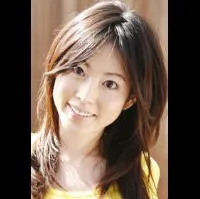 배우인 와타베 아야의 대표 이미지