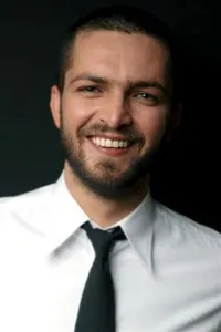 배우인 일케르 키즈마즈의 대표 이미지