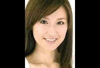 배우인 쿠루스 아츠코의 대표 이미지