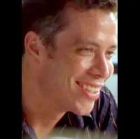 배우인 켄트 맥콰이드의 대표 이미지