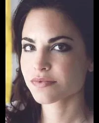 배우인 크리스틴 로렌즈의 대표 이미지