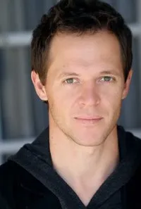 배우인 가레스 리베스의 대표 이미지