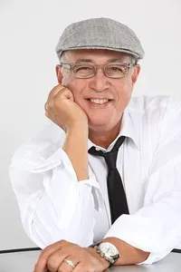 배우인 선샤인 로그로노의 대표 이미지