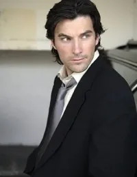 배우인 라이언 쿨버의 대표 이미지