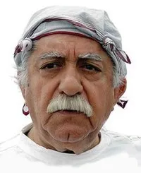 배우인 에자톨라 엔테자미의 대표 이미지