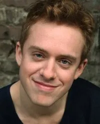 배우인 맥스 젠킨스의 대표 이미지