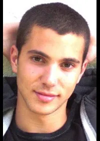 배우인 이사에 술탄의 대표 이미지