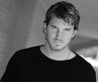 배우인 크리스토퍼 러셀의 대표 이미지