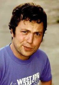 배우인 트레비스 니콜슨의 대표 이미지