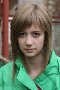 배우인 안나 쿨레이의 대표 이미지