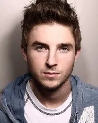 배우인 존 브리가르의 대표 이미지