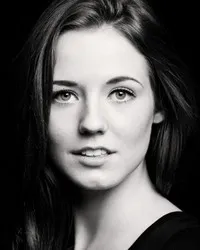 배우인 마리 칼비의 대표 이미지