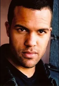 영화배우인 O.T. 패그벤늘의 대표 이미지