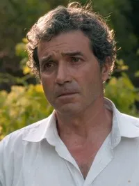 배우인 지아니 부스카리노의 대표 이미지