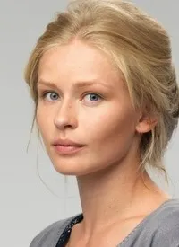 배우인 율리아 페레실드의 대표 이미지