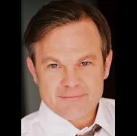 배우인 브렛 베이커의 대표 이미지