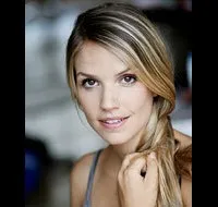 영화배우인 로렌스 아르네의 대표 이미지