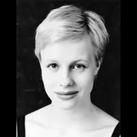 배우인 키르스티 스투뵈의 대표 이미지