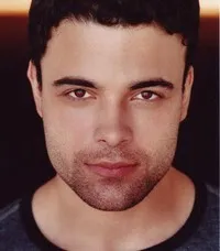 영화배우인 제임스 마티네즈의 대표 이미지