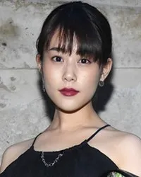 영화배우, 가수인 타카하타 미츠키의 대표 이미지