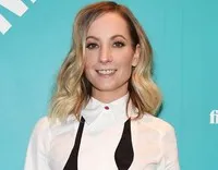 영화배우인 조앤 프로갯의 대표 이미지