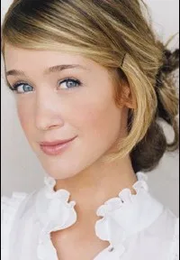 배우인 케이티 월더의 대표 이미지