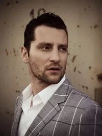 영화배우인 우치에크 질린스키의 대표 이미지