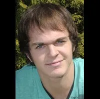 배우인 에밀 메일히옷의 대표 이미지