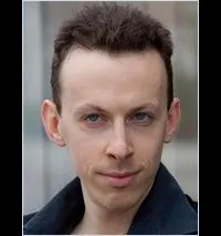 배우인 니콜라스 부슈의 대표 이미지