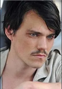 배우인 클로비스 포인의 대표 이미지