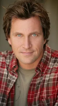 배우인 커트 두세트의 대표 이미지