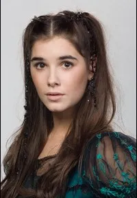 배우인 마리야 안드리바의 대표 이미지