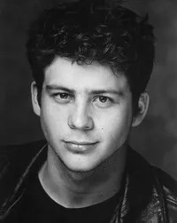 배우인 린제이 패리스의 대표 이미지