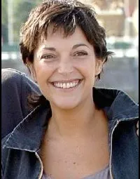 배우인 크리스티나 플라자스의 대표 이미지